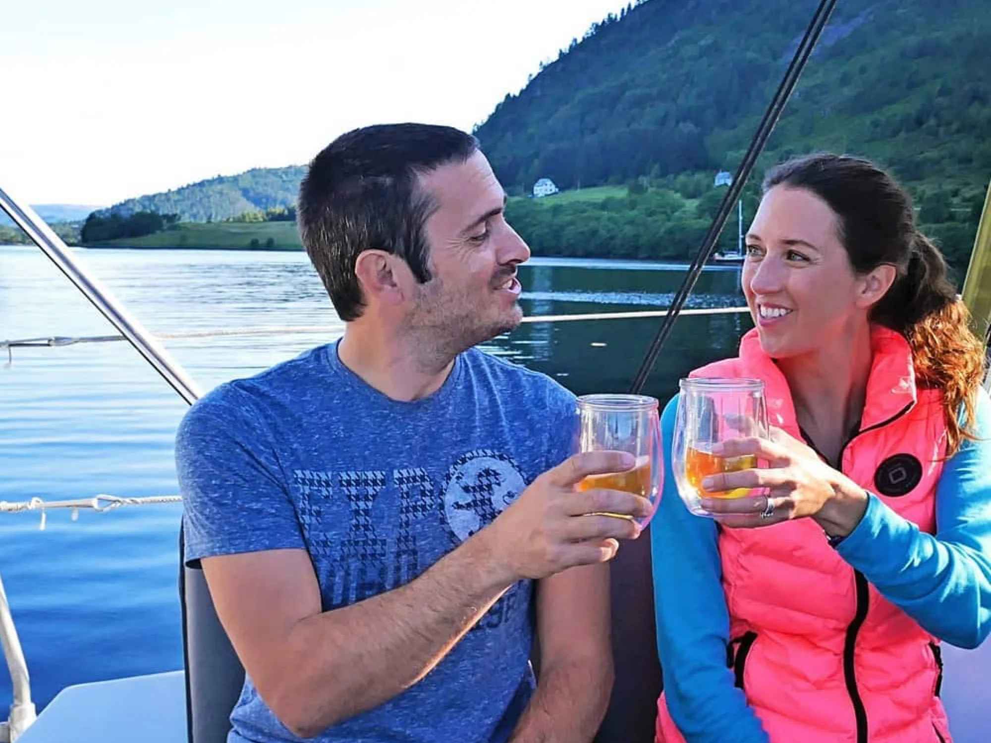 Story of Matt and Jessica Johnson : They Sell Everything to Sail the World